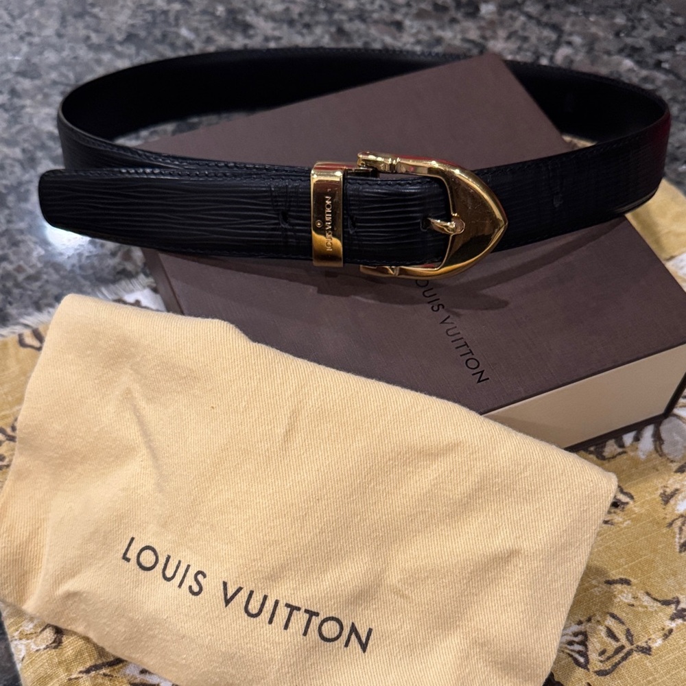 Louis Vuitton EPI LEATHER Belt with Golden Buckle - Picture 9 of 10